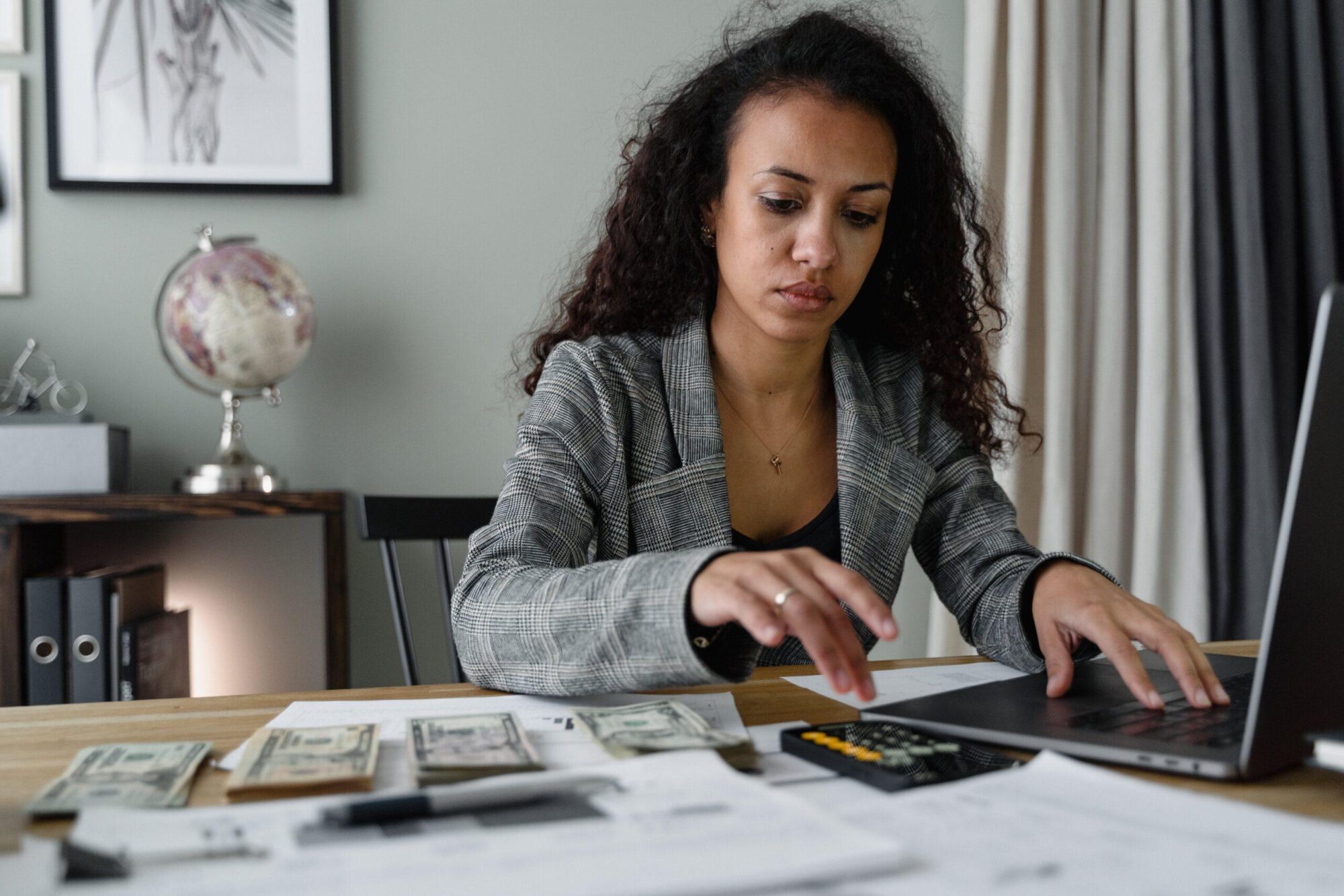 Read more about the article Ditch the Shame! Your Fun & Easy Guide to Budgeting Like a Boss