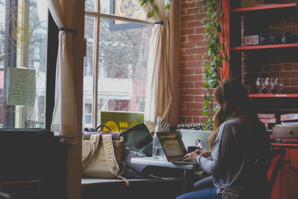 bonnie kittle GiIZSko7Guk unsplash