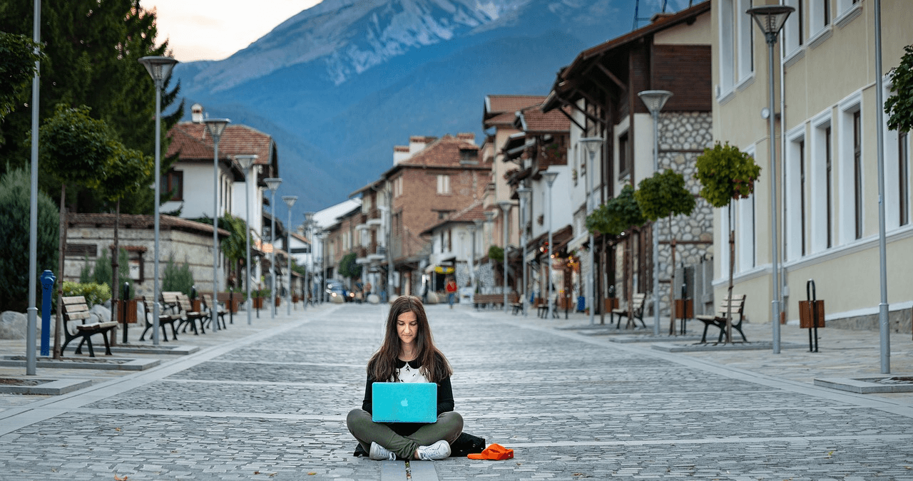 digital nomad finance cover