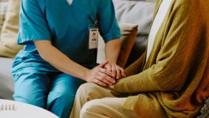 Read more about the article The Night Nurse Who Held My Silence: A Story of Compassion and Human Connection